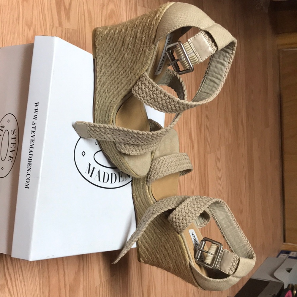 Size 10 Steve Madden wedges - Picture 2 of 2